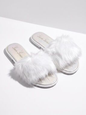 NEW Lauren Lorraine Fluffy White flat Sandals size medium